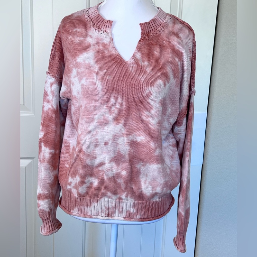 Democracy Coral Burnt Orange Tie-Dye V-Neck Sweater Sz Medium Detailed Collar